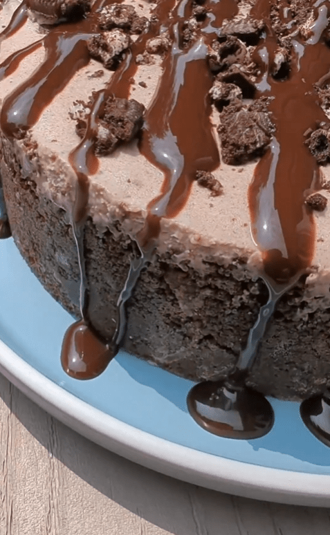 Oreo Cookies and Cream Ice Cream Cake 