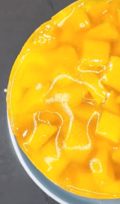 Mango-Jelly No-Bake Cheesecake