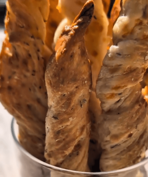 Flaky Buttery Cheese&nbsp;Straws